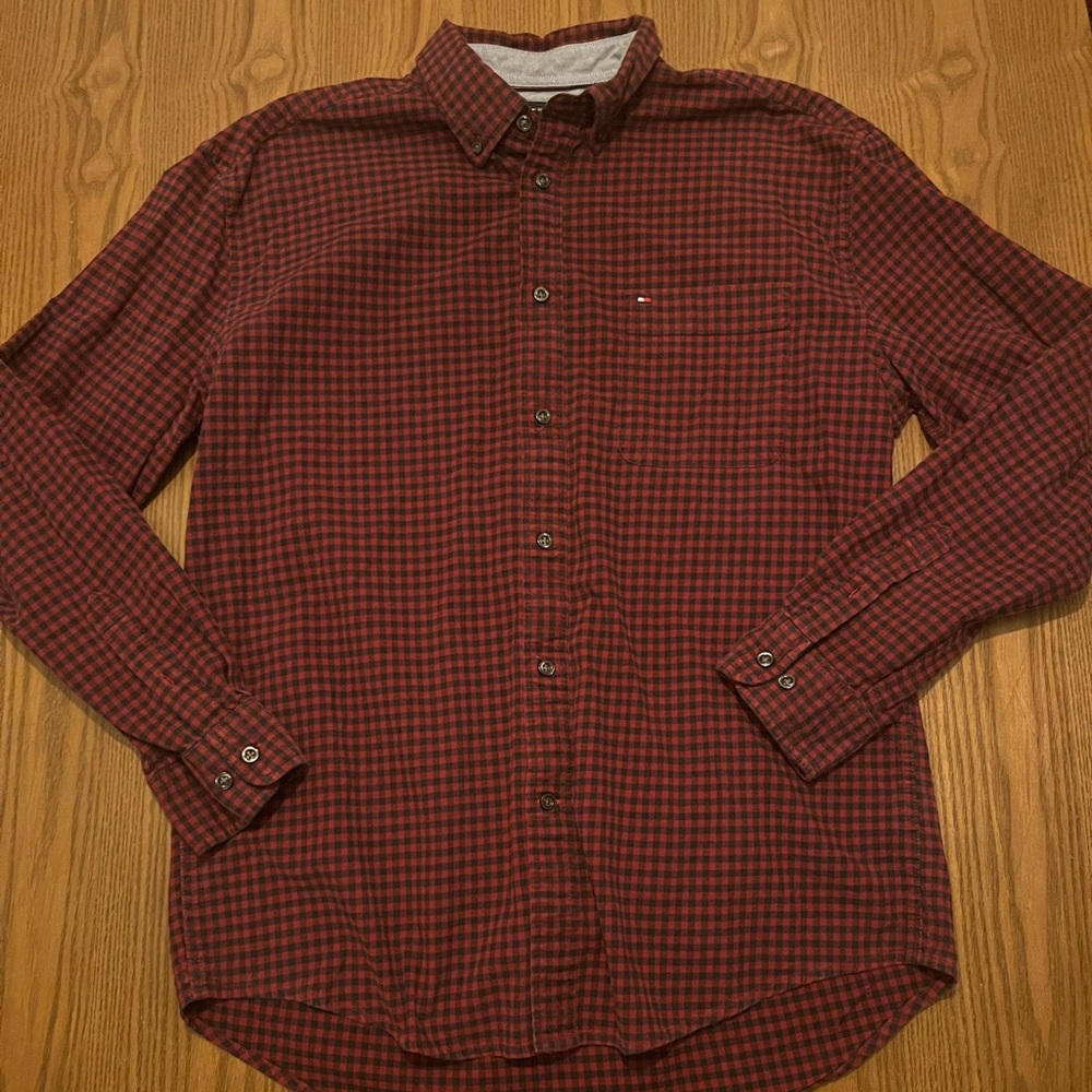 Tommy Hilfiger Men's Burgundy Plaid Shirt